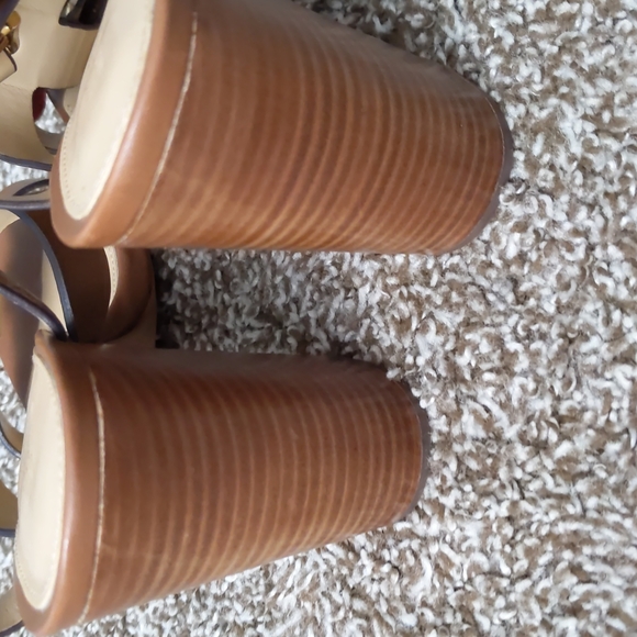 Michael Kors 'Kit' Flower Leather Stacked Heels, Size 8.5 - Picture 6 of 8